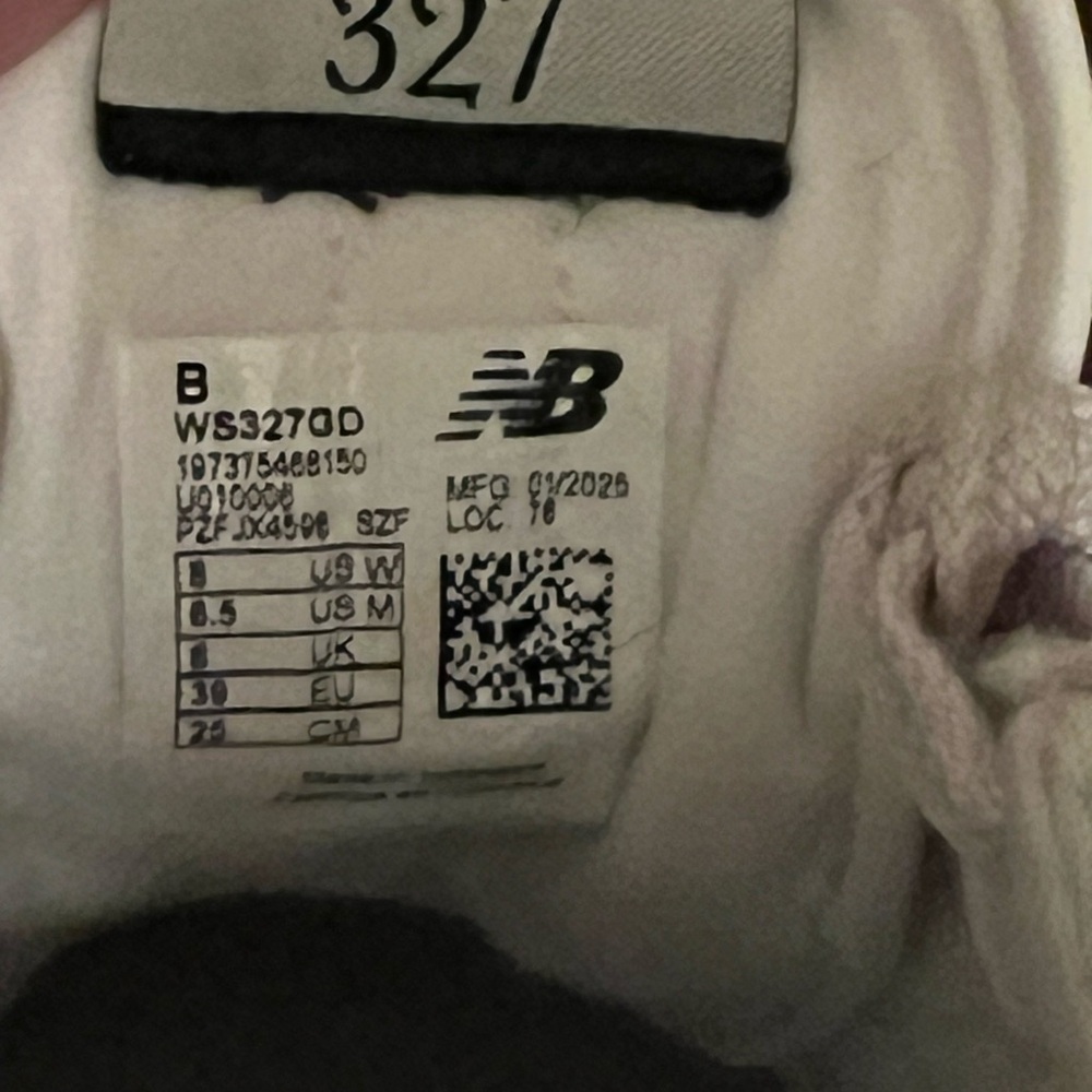 New Balance White and Black Athletic Shoes. Size 8 - Picture 7 of 7